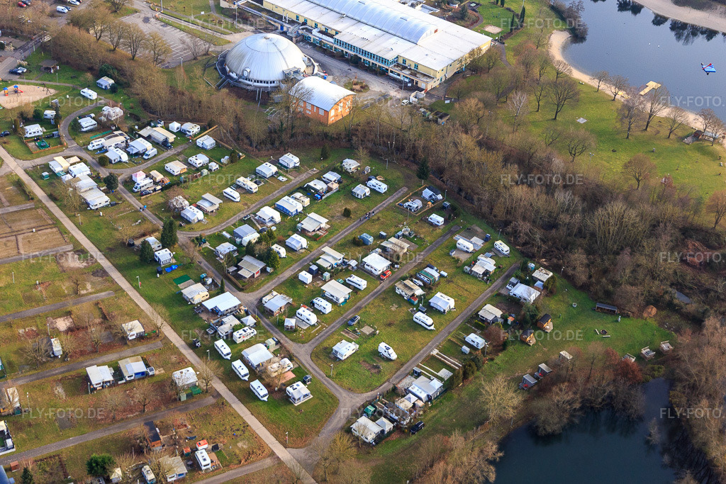 Luftbild: Strandbad und Camping im Freizeitzentrum Moby Dick in Rülzheim im Bundesland Rheinland-Pfalz in Deutschland. Foto: IMG_145125.jpg vom 04.01.2025 durch Werner Riehm/FLY-FOTO.de