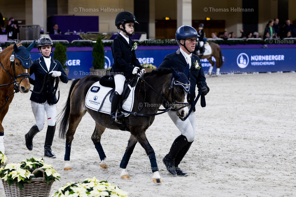 TH_Führzügel Wettbewerb_ Nürnberger_ 134-STEIGERWALD Hendrick (GER)_ Rainbow Dash_12812 | Führzügel Wettbewerb, Nürnberger, 134STEIGERWALD Hendrick (GER), Rainbow Dash beim Festhallen Reitturnier Frankfurt 2023 am 15.12.23 in Frankfurt, Festhalle