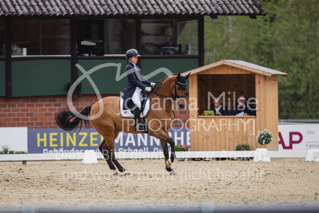 230429_Dressurfestival_S3St-222 | Deine schönsten Turniermomente als professionelle Fotos! Entdecke hochwertige Pferdesport-Fotografie im Online-Shop. Jetzt Fotos finden & bestellen!