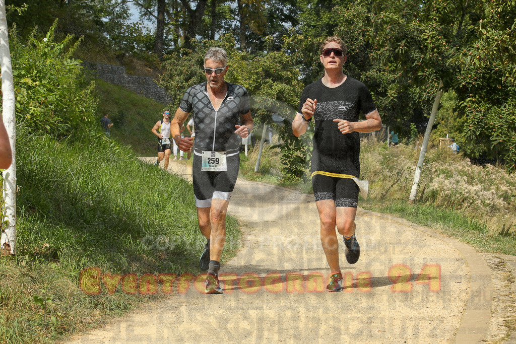 250824_1316_EX1_1852 | Sportfotografie im Rhein-Sieg Kreis, Köln, Bonn, NRW, Rheinland Pfalz, Hessen, etc. Unser Tätigkeitsfeld umfasst den Laufsport vom Volkslauf über den Marathon, Duathlon, Triathon bis zum Ultralauf wie Kölnpfad Ultra oder Schindertrail.