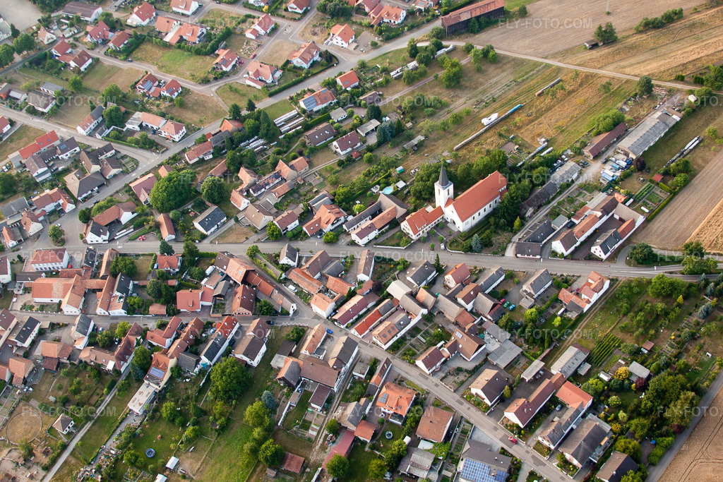 Aerial view: Scheibenhardt in Scheibenhard in the state Bas-Rhin, France.Photo: IMG_30645.jpg taken on 07/09/2010 by Werner Riehm/FLY-FOTO.comResolution of the original: 4752 x 3168 px