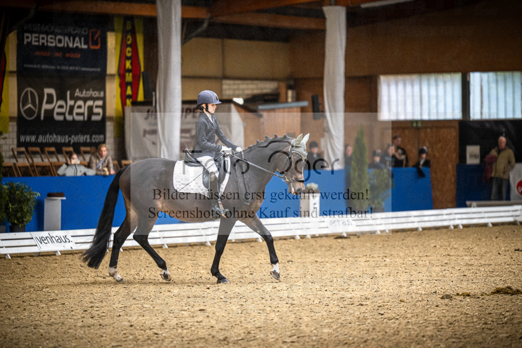 DOS_0045 | Entdecke hochwertige Reitturnierfotos von Foto Oger. Professionell, emotional und authentisch – jetzt Lieblingsmomente im Shop bestellen.Deutschlandweite Turnierfotografie. - Realisiert mit Pictrs.com