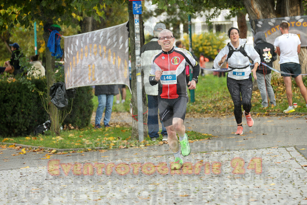 241020_1019_EX1_8757 | Sportfotografie im Rhein-Sieg Kreis, Köln, Bonn, NRW, Rheinland Pfalz, Hessen, etc. Unser Tätigkeitsfeld umfasst den Laufsport vom Volkslauf über den Marathon, Duathlon, Triathon bis zum Ultralauf wie Kölnpfad Ultra oder Schindertrail.