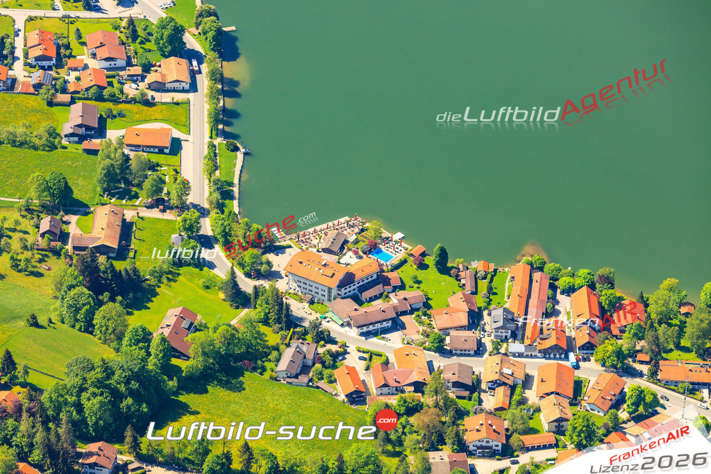 Die Luftaufnahme der Stadt Schliersee wurde vom UL-Flugzeug heraus erstellt ( keine Drohne )- hohe Auflösung für beste Qualität