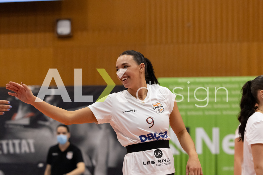 Volleyball I Frauen I Saison 2025-2026 I Volleyball NLA | Women I  Playoffs Finals 1/5 I viteos NUC - VC Kanti Schaffhausen I 06.04.2026 | 9 Maia Dvoracek (USA) (Viteos NUC) – Diagonal - Realisiert mit Pictrs.com