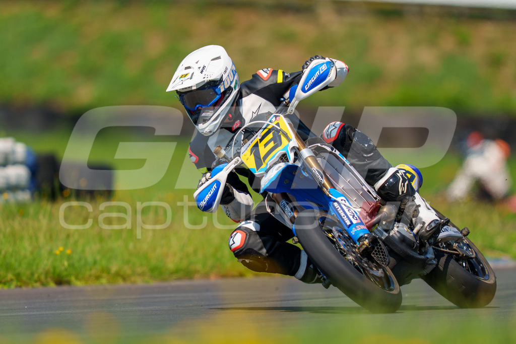 G-Cup + Supermoto Staatsmeisterschaft + Hungarian Supermoto Championship | GRIPcapture steht für authentische Sportfotografie in Österreich – für Momente, die mehr sind als Geschwindigkeit oder Ergebnis. Es geht um Emotion, Spannung, Fokus und den Augenblick, der oft nur einen Wimpernschlag dauert.Ob Motorsport, Teamsport oder 