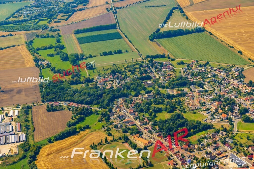 Luftbild der Stadt Obhausen - Das Luftbild wurde 2025 vom UL-Flugzeug heraus erstellt ( keine Drohnenaufnahme ) - Hochauflösende Luftaufnahme - für Wandbilder und großformatige Ausdrucke geeignet. Das besondere Geschenk!Hier alle&nbsp;Infos zur Lizenzierung der LuftaufnahmeWir fliegen auch dieses Jahr wieder in Ihre Region um Luftbilder zu erstellen.- Luftbild anfragen