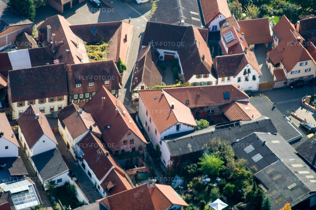 Luftbild: Weingut Ökonomierat Kleinmann in Birkweiler im Bundesland Rheinland-Pfalz in Deutschland. Foto: IMG_8362.jpg vom 06.10.2007 durch Werner Riehm/FLY-FOTO.de
