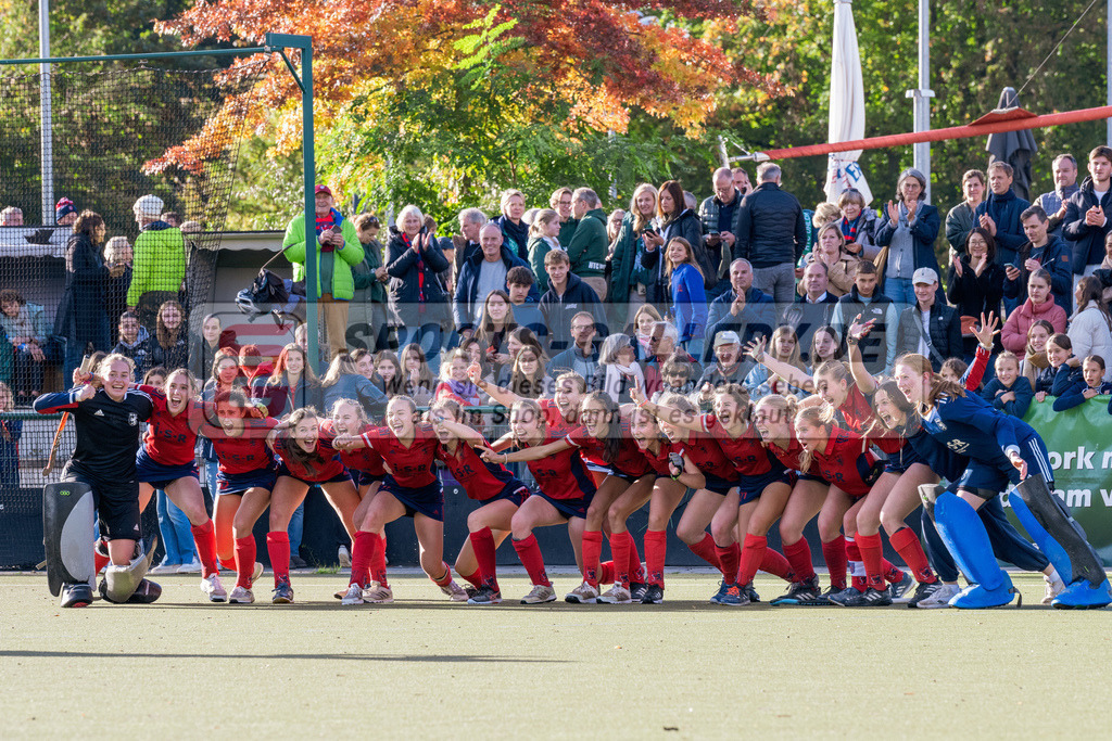 SFE_20231021_0325 | Deutsche Meisterschaft Weibliche U16 Halbfinale Düsseldorfer HC - Harvestehuder THC am 21.10.2023 in Köln (Düsseldorfer Hockeyclub 1905 e.V.), Photo: Stephan Fehrmann 2023 (Sports-Gallery)
