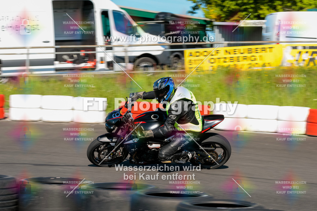 Moto-TeamOBK-21164 | Hier findet Ihr Bilder von Touristenfahrten auf der Nürburgring Nordschleife oder von anderen Veranstaltungen die ich besucht habe. Viel Spass beim Durch Schauen 