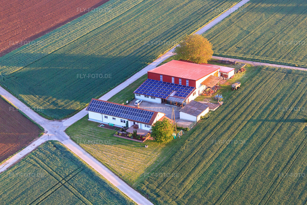 Luftbild: Aussiedlerhof Christian Wahl Landwirtschaft und Weinbau in Billigheim-Ingenheim im Bundesland Rheinland-Pfalz in Deutschland. Foto: IMG_64537.jpg vom 04.05.2014 durch Werner Riehm/FLY-FOTO.deAuflösung des Originals: 4752 x 3168 px