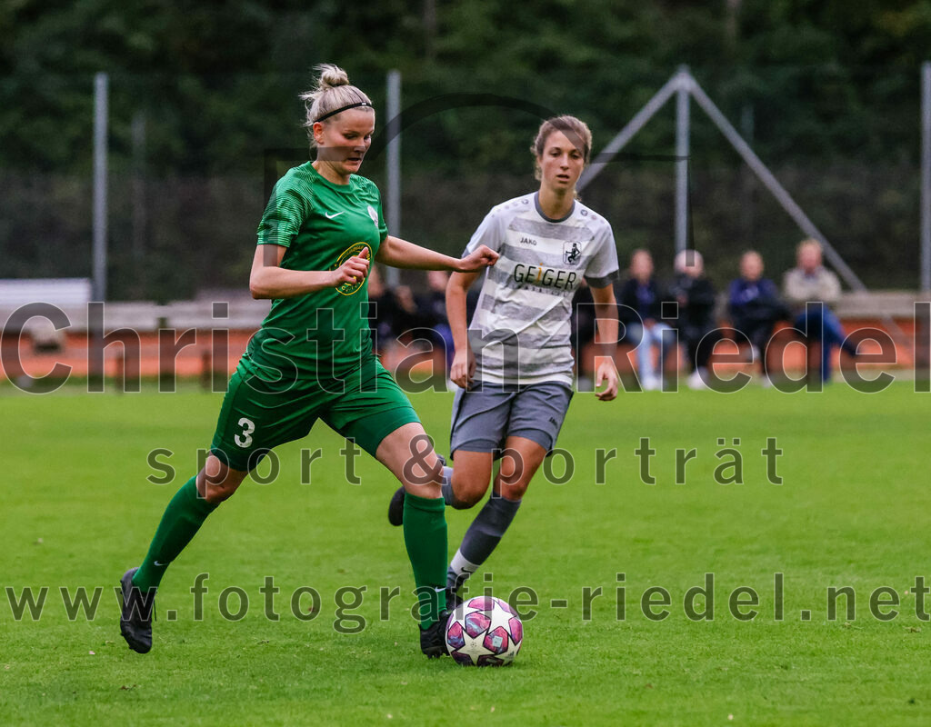 2023-10-07_099_FC_Forstern_gegen_TSV_Schwaben_Augsburg | Forstern, Deutschland, 07.10.2023:
Fußball, Frauen Bayernliga 2023 / 2024, 6. Spieltag, FC Forstern gegen TSV Schwaben Augsburg, Endergebnis: 1:6

Johanna Stadler (FC Forstern, #3)

Foto: Christian Riedel / fotografie-riedel.net