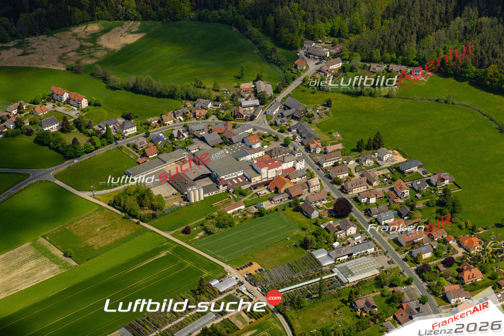 Die Luftaufnahme Neundorf - Mitwitz wurde 2022 vom Flugzeug aus (keine Drohne) erstellt. Hohe Auflösung -für große Poster und Wandbilder geeignet - Garantiert!