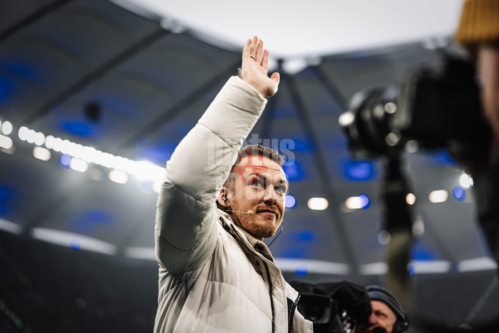 Fußball | Männer | Saison 2025/2026 | 1. Fußball-Bundesliga | 15. Spieltag | Hamburger SV vs. Eintracht Frankfurt | 20.12.2025 | Sebastian Schonlau wird vom HSV verabschiedet