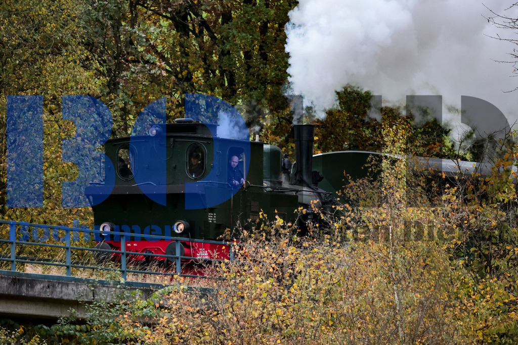  04.11.2023 - 
 | Sebastian Sendlak / Bochumer Nachrichtendienst (BOND) - Dampflok Waldbroel auf der Volmetalbahn - Realisiert mit Pictrs.com