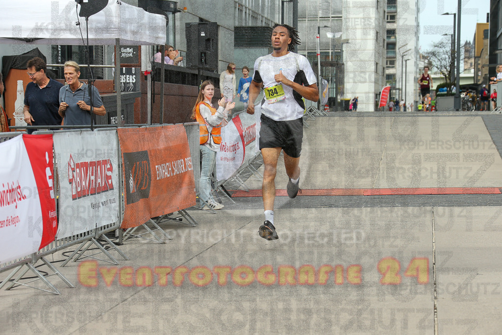 250920_1319_EX1_4027 | Sportfotografie im Rhein-Sieg Kreis, Köln, Bonn, NRW, Rheinland Pfalz, Hessen, etc. Unser Tätigkeitsfeld umfasst den Laufsport vom Volkslauf über den Marathon, Duathlon, Triathon bis zum Ultralauf wie Kölnpfad Ultra oder Schindertrail.