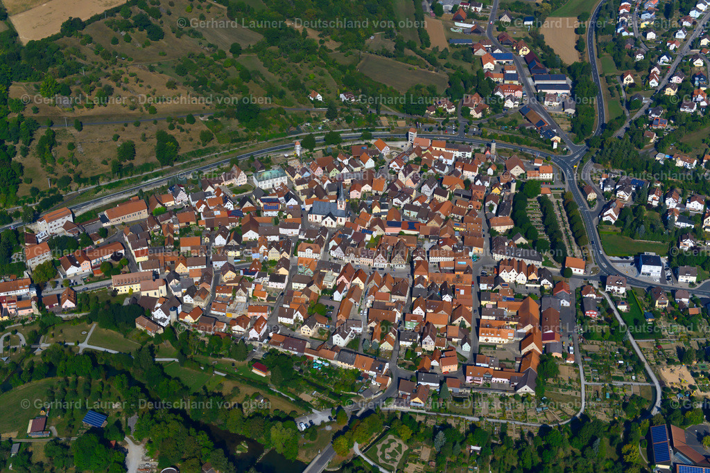 3650421 | RöTTINGEN 13.09.2016 Stadtansicht des Innenstadtbereiches in Röttingen im Bundesland Bayern, Deutschland. // City view on down town in Roettingen in the state Bavaria, Germany. Foto: Gerhard Launer