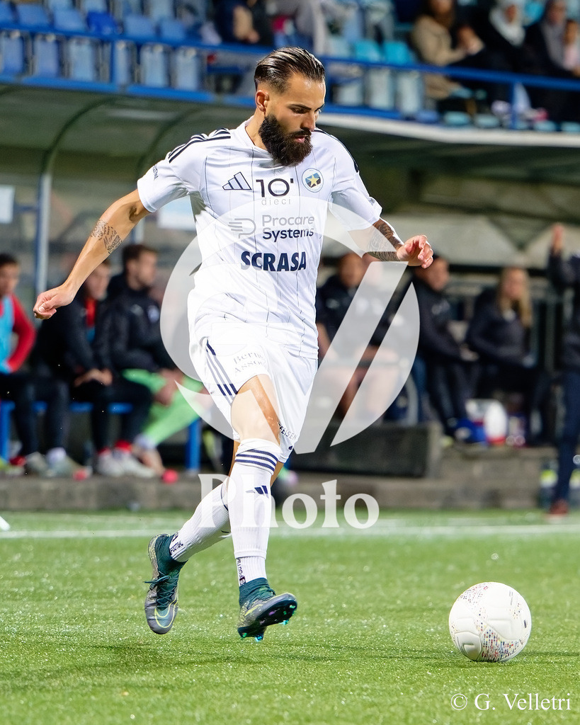 Challenge League - Etoile Carouge FC v FC Vaduz | Oscar Correia Ferreira (7 Etoile Carouge FC) in action during the Challenge League game between Etoile Carouge FC and FC Vaduz at Stade de la Fontenette in Carouge, Switzerland