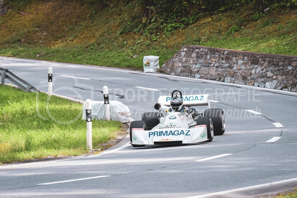 21. Arosa ClassicCar 2025 - 7. =September= 2025 | Roger Moser aus Arosa (SUI) in einem Martini MK28 BMW Formel 2 aus dem Jahre 1983 mit Startnummer 402 am Arosa ClassicCar 2025 in der Kategorie Competition Formula..@arosaclassiccar, @arosa.official, #arosaclassiccar, #arosa, #76curves, #classiccarBild: Sportfotografie Markus Aeschimann | www.markus-aeschimann.ch - Realisiert mit Pictrs.com