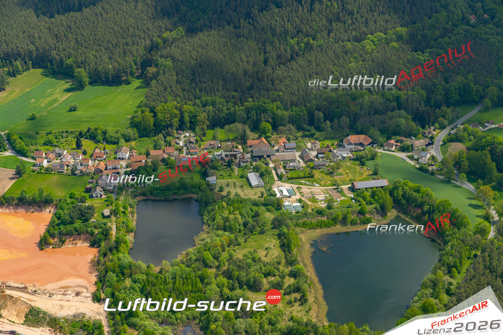 Die Luftaufnahme Burgstall - Mitwitz wurde 2022 vom Flugzeug aus (keine Drohne) erstellt. Hohe Auflösung -für große Poster und Wandbilder geeignet - Garantiert!