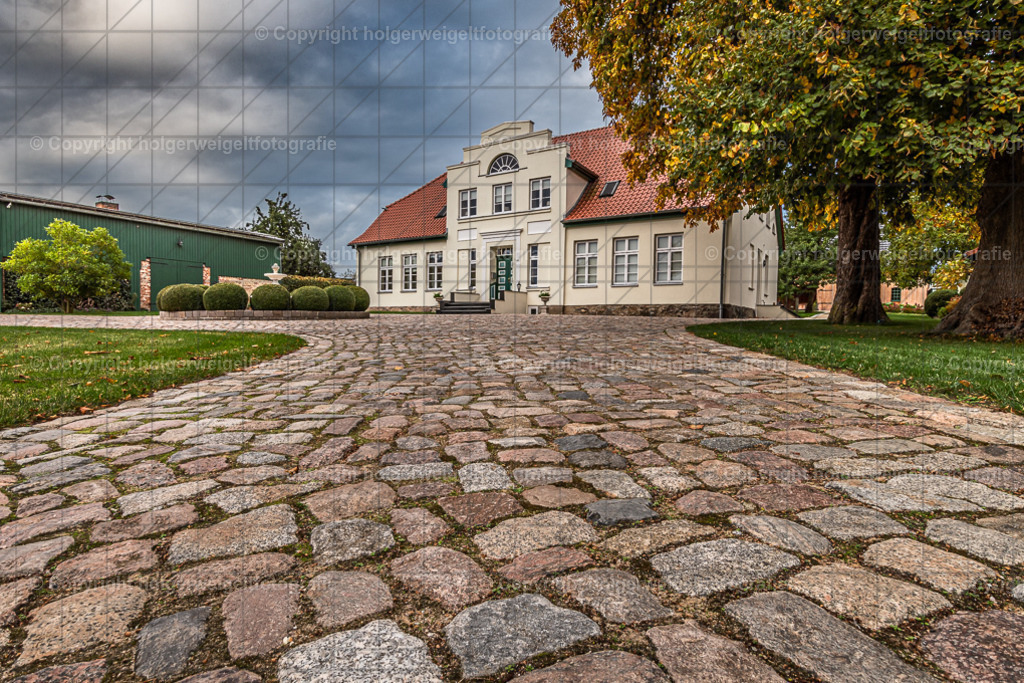 Gutshaus Neu Farpen | Kaufen sie online außergewöhnliche Fotografien auf Leinwand Acrylglas Fotoprint Aludibond von holgerweigeltfotografie - Realized with Pictrs.com