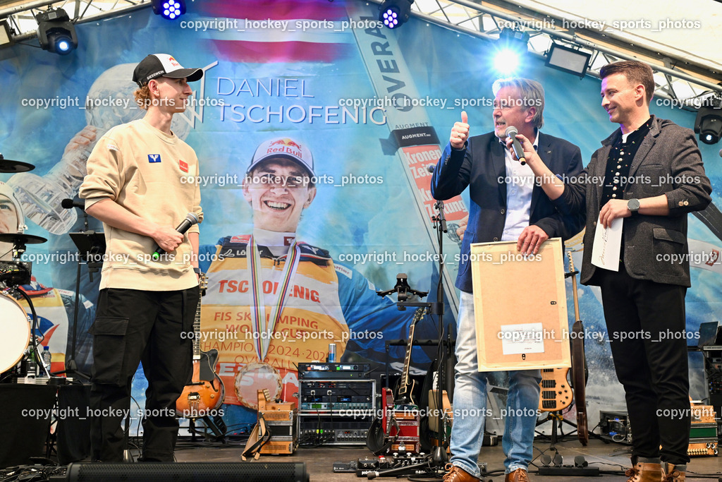 Empfang Daniel Tschofenig | Daniel Tschofenig, Sportpresseklub-Obmann Marijan Velik, Moderator Marco Ventre, Empfang Daniel Tschofenig, Empfang Daniel Tschofenig am 10.05.2025 in Hohenthurn (Mehrzweckhaus Hohenthuurn), Austria, (Photo by Bernd Stefan)