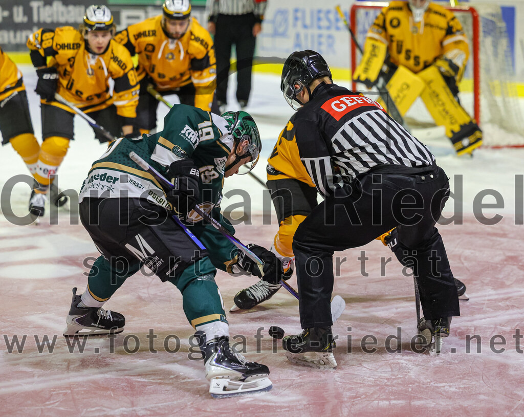 2025-08-22_080_TSV_Erding_gegen_EV_Fuessen | Erding, Deutschland, 22.08.2025:Eishockey, Oberliga Süd 2025 / 2026, Testspiel, TSV Erding gegen EV Füssen, Endergebnis: 1:4Dennis Henter (Erding Gladiators, #19)Foto: Christian Riedel / fotografie-riedel.net