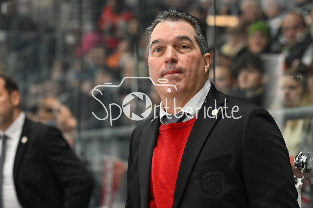 Augsburger Panther - Düsseldorfer EG | im Bild Larry MITCHELL Headcoach Augsburger Panther / Freisteller / Einzelfoto / DEL: Augsburger Panther - Düsseldorfer EG, Curt Frenzel Stadion am 13.12.2024