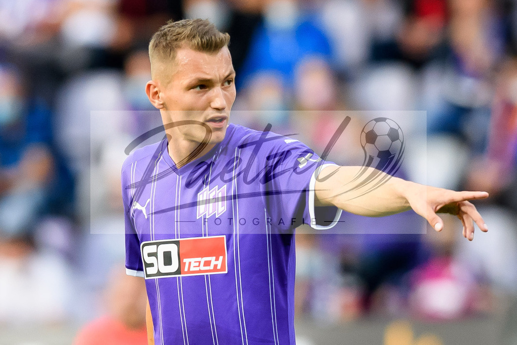 OSNVKO2021090620210906_179 | Fussball, Herren: Sven Koehler (VfL Osnabrueck) gestikuliert beim Spiel der 3. Liga zwischen VfL Osnabrueck und FC Viktoria Koeln im Stadion an der Bremer Bruecke am 06.09.2021 in Osnabrueck, Deutschland.DFB / DFL REGULATIONS PROHIBIT ANY USE OF PHOTOGRAPHS AS IMAGE SEQUENCES AND/OR QUASI-VIDEO. - Realisiert mit Pictrs.com