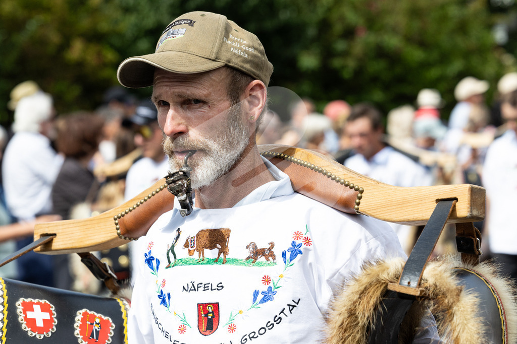 ESAF2025_Freitag_4077 | Die Schwinger des Schwyzer Kantonalen Schwingerverbandes: Fotos, die Dynamik und Leidenschaft festhalten, sowie emotionale Momente aus dem traditionellen Schwingsport zeigen. - Realisiert mit Pictrs.com