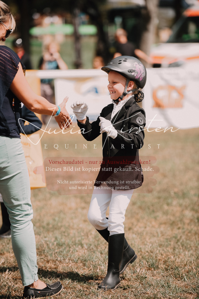 DSC_6359 | Pferde- und Turnierfotografie in Westsachsen. Pferdeportraits, Auftragszeichnungen und intuitive Kunst.