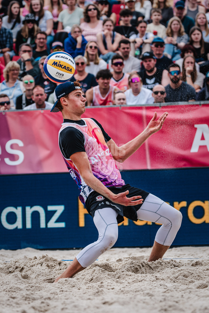Beachvolleyball | Männer | German Beach Tour 2024 | Tourstop Düsseldorf | 19.05.2024 | Den Ball bekommt Max Just nicht