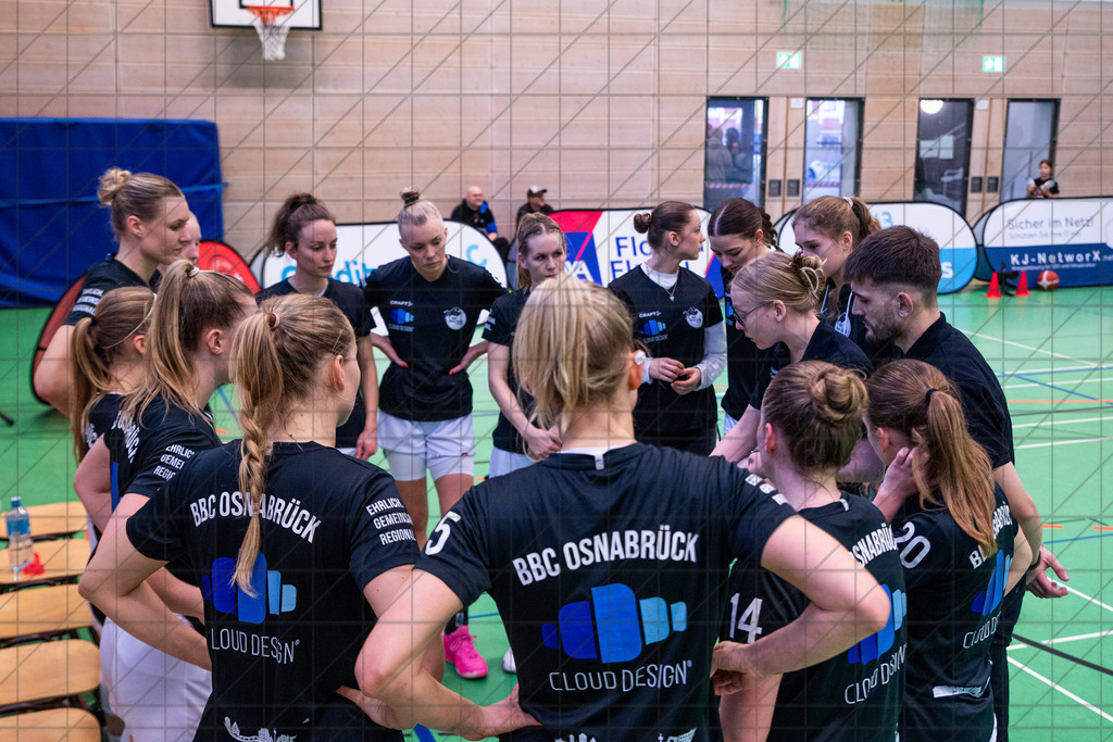 2. DBBL Nord 25/26 | Spieltag 13 | BBC Osnabrück vs. BG 89 Avides Hurricans | 21.12.25: 2. DBBL Nord 25/26 | Spieltag 13 | BBC Osnabrück vs. BG 89 Avides Hurricans / Osnabrück / Deutschland  //   CREDIT:www.bullenfotos.de, Martin König, Hörner Weg 40, D-49078 Osnabrück, +4917663732967 // Nutzung und Weitergabe nur zu den vereinbarten Zwecken. Presseanfragen an Ersteller. Alle Rechte beim Ersteller. Honorierung nach MFM. - Realisiert mit Pictrs.com