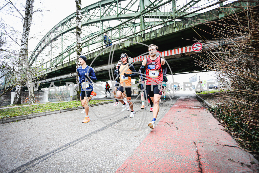 ..... | AUSTRIA, Wels, 31.12.24, SPARKASSE SILVESTERLAUF 2024, Image shows: Photo: Wapics / Andreas Willdoner