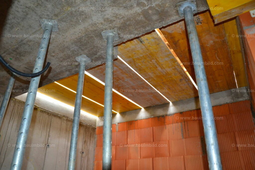 bib-lg04-betonarbeiten-0555 | Nach LV-Leistungsgruppen sortierte Detailfotos über den Bau eines Hauses. Alle Hausbau-Bilder direkt vom Urheber und Autor der Website Haus-Selber-Bauen.com