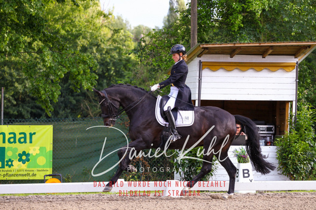 DKP41738 | Turnierfotos kaufen im Webshop von Daniel Kuhl Photography – entdecke professionelle Reitsportfotos aus Turnieren & Events. Hochwertige Turnierbilder online bestellen & sichern. Jetzt Fotos von Reitsportturnieren kaufen!