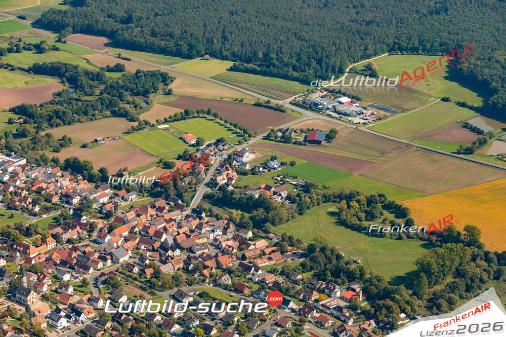 Luftaufnahme von Hallerndorf - Die Luftaufnahme wurde 2025 vom UL-Flugzeug heraus erstellt ( keine Drohne ) - Hochauflösende Luftaufnahme - für professionelle Ausdrucke geeignet. Die Geschenkidee !Mit Lizenz und Bildrechte bestellbar