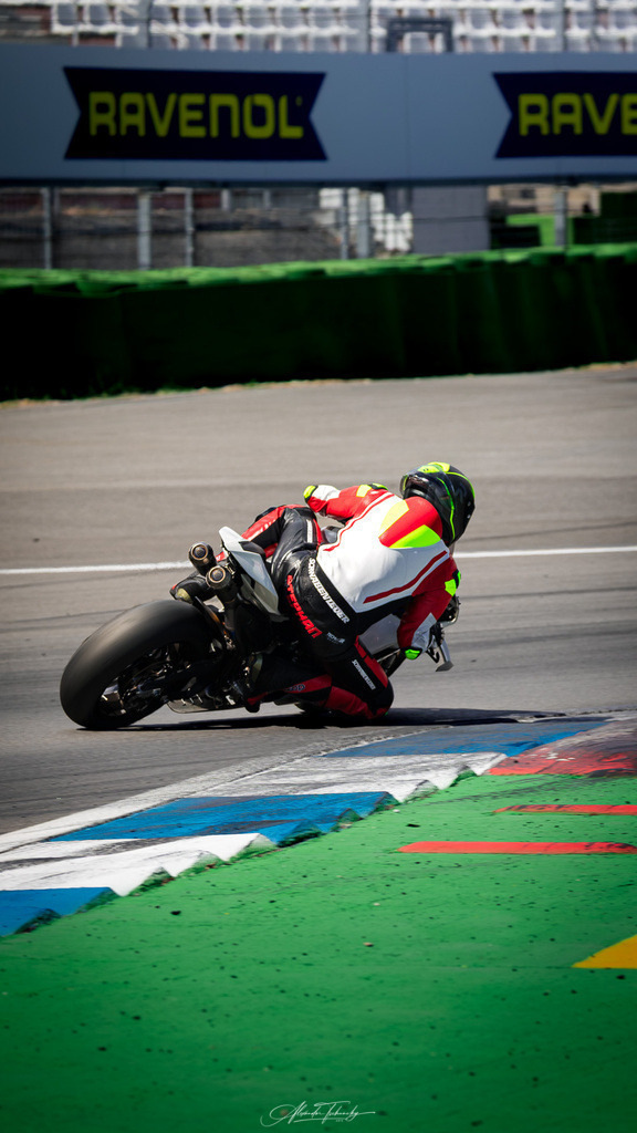 Ducati Trackday Hockenheimring 2026 | Entdecken Sie die faszinierende Welt von Alexander Tschuncky Arts: Kreative Fotografie, atemberaubende Automobilkunst und hochwertiger Bilderdruck. Lassen Sie sich inspirieren! - Realisiert mit Pictrs.com