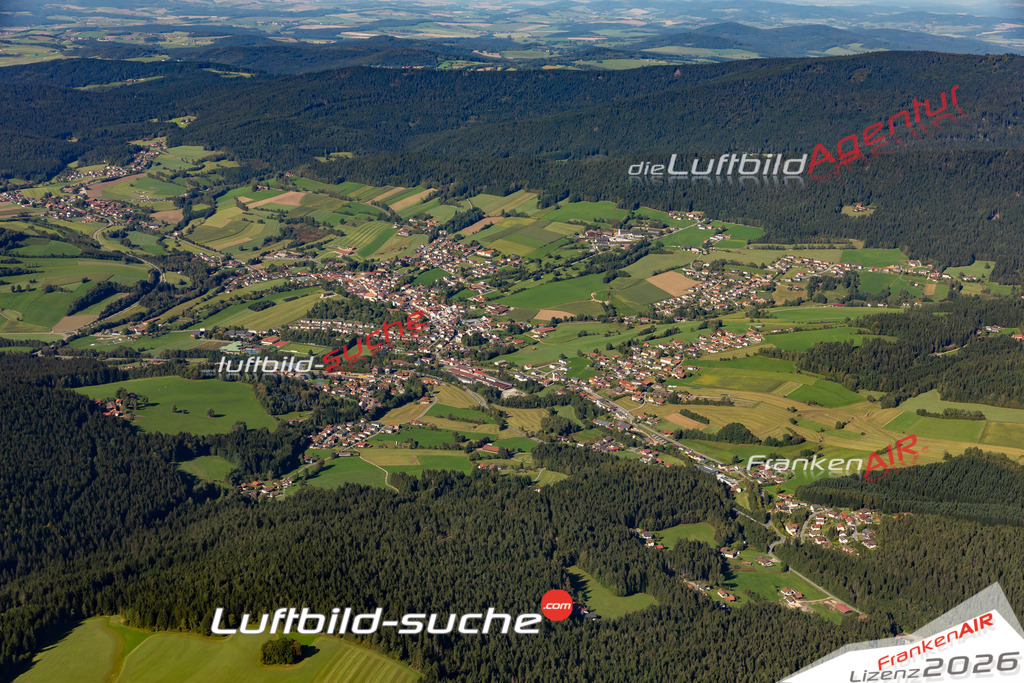 Das Luftbild der Stadt Lam wurde 2021 vom Flugzeug heraus erstellt (keine Drohne) Aufnahmehöhe ca.450 Meter- hohe Bildauflösung und Druck-Qualität garantiert!