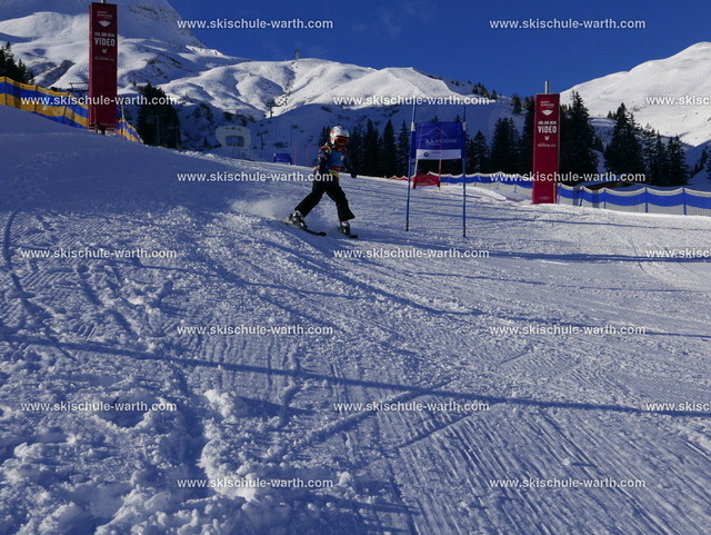 Kyra (2) | Photos von der Skischule Warth - Realisiert mit Pictrs.com