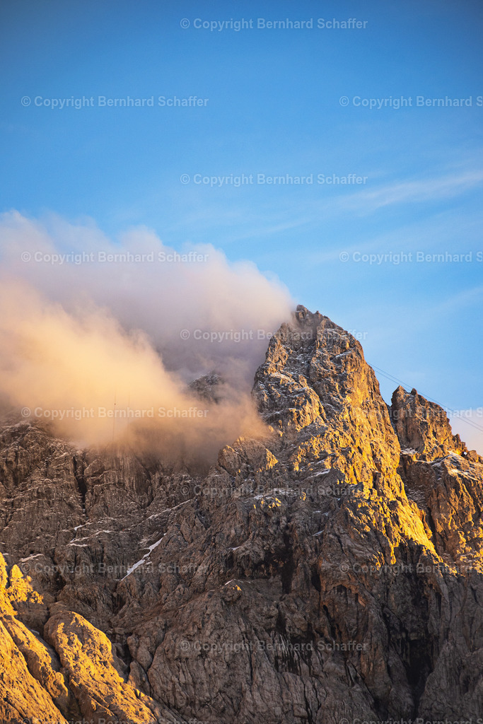 Smoking Mountains | Berggipfel in Wolken, wie rauchende Berge. - Realisiert mit Pictrs.com