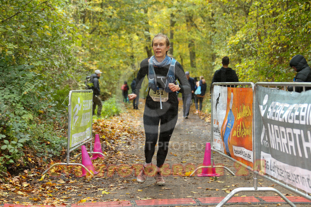 251026_1325_EX1_3422 | Sportfotografie im Rhein-Sieg Kreis, Köln, Bonn, NRW, Rheinland Pfalz, Hessen, etc. Unser Tätigkeitsfeld umfasst den Laufsport vom Volkslauf über den Marathon, Duathlon, Triathon bis zum Ultralauf wie Kölnpfad Ultra oder Schindertrail.