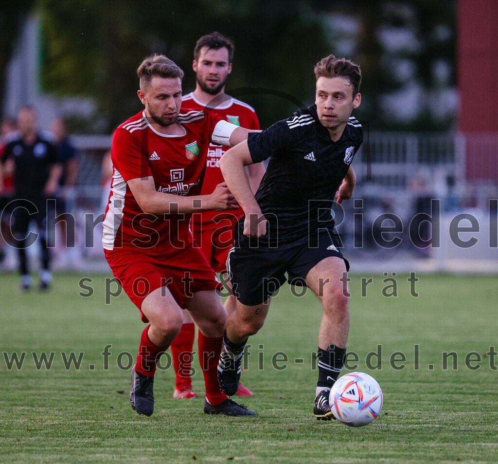 2023-07-20_053_FC_Finsing_gegen_TSV_Wartenberg | Finsing, Deutschland, 20.07.2023:
Fußball, Kreisliga 2023 / 2024, Testspiel, FC Finsing gegen TSV Wartenberg, Endergebnis: 1:0

Maximilian Kronseder (TSV Wartenberg, #6), Patrick Forchhammer (FC Finsing, #13)

Foto: Christian Riedel / fotografie-riedel.net