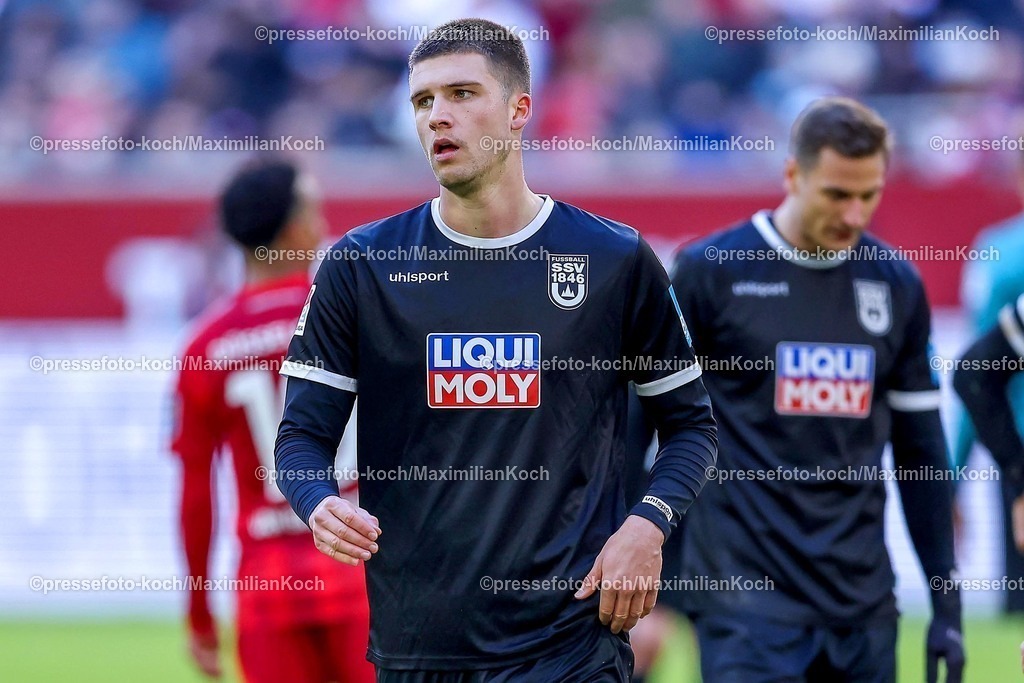 Due01022502150 | 01.02.2025, Fußball, Fortuna Düsseldorf - SSV Ulm 1846, 2.. Fußball Bundesliga, 20. Spieltag, Merkur Spiel-Arena, Saison 2024 2025: Tom Gaal (SSV Ulm #4)DFB regulations prohibit any use of photographs as image sequences and or quasi-video.