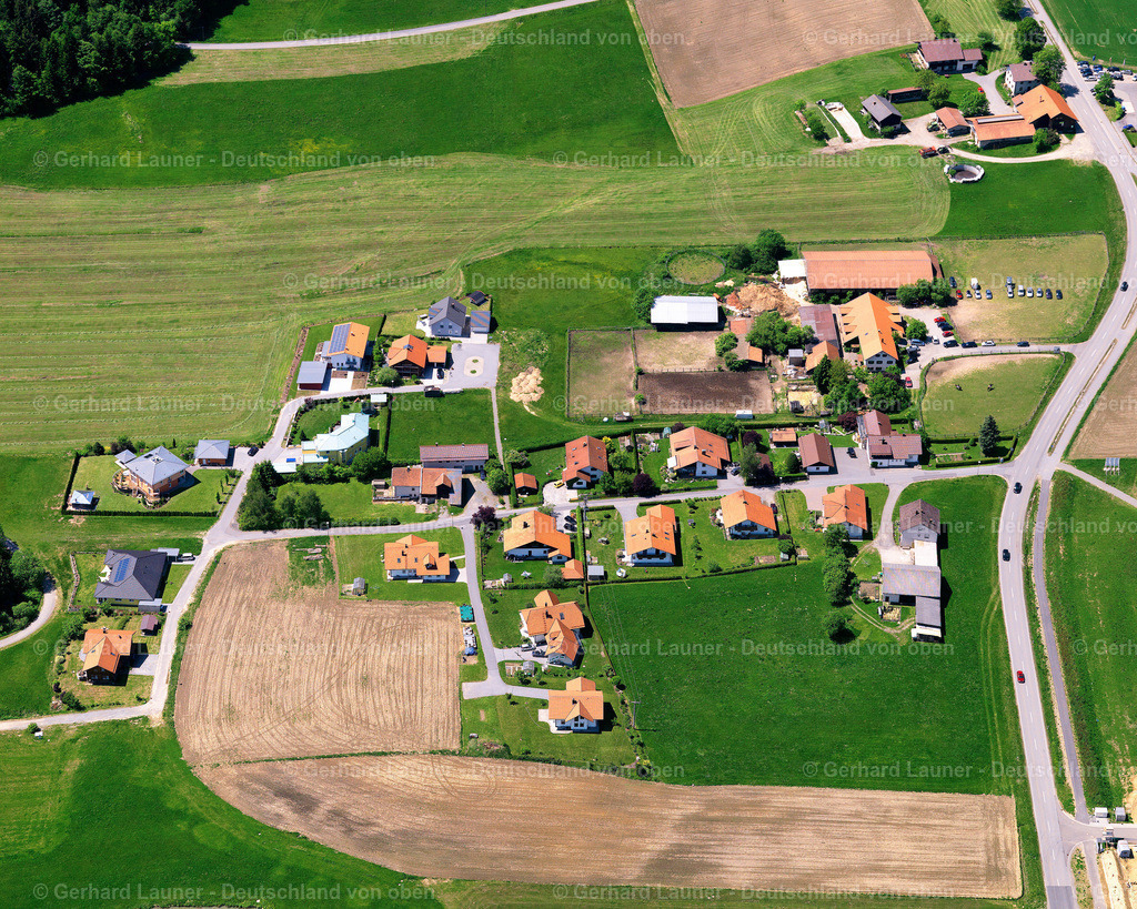 2724103 | FRISCHECK 19.05.2007 Wohngebiet einer Einfamilienhaus- Siedlung  in Frischeck im Bundesland Bayern, Deutschland // Single-family residential area of settlement  in Frischeck in the state Bavaria, Germany Foto: Gerhard Launer