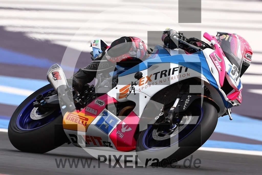 0037-20240329_01237 | Schöne Erinnerungen an spannende Momente - das festzuhalten ist unser Job. PIXELrace.de ist seit 2003 auf den Rennstrecken Europas unterwegs um die Action draußen beim Fahren und die wunderbare Stimmung imm Fahrerlager für euch einzufangen.