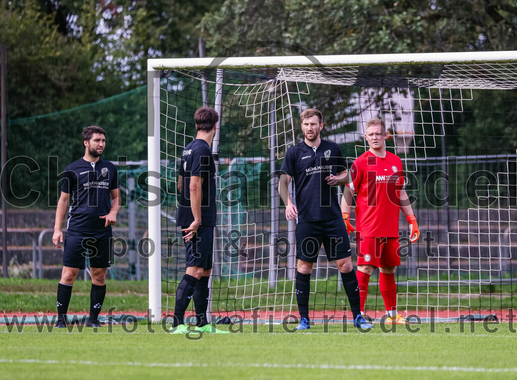 2023-09-03_010_SV_Anzing_gegen_TSV_Ottobrunn | Anzing, Deutschland, 03.09.2023:
Fußball, Kreisliga 2023 / 2024, Testspiel, 3. Spieltag, Endergebnis: 3:0

Gabriel Hrase (SV Anzing, #18), Kilian Blumberg (SV Anzing, #8), Alexander Huber (SV Anzing, #19), Torwart Florian Huber (SV Anzing, #22)

Foto: Christian Riedel / fotografie-riedel.net