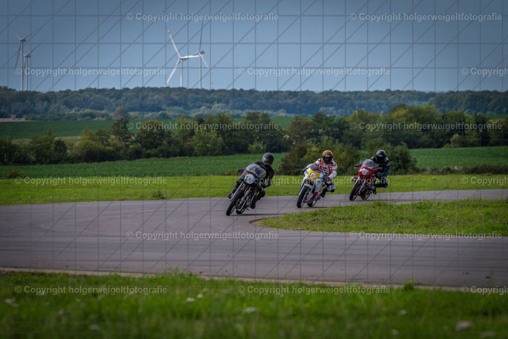 Kawasaki Z750 twin | Foto vom 3. Classic Motor Weekend 18. - 20. August 2023 auf dem Flugplatz in Obermehler - Realisiert mit Pictrs.com