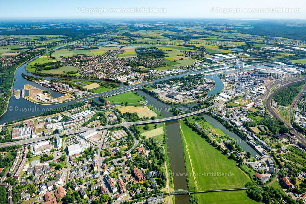 Minden_Wasserstrassenkreuz_Mittellandkanal_ELS_4743050623 | MINDEN 05.06.2023 Wasserstraßenkreuzung der Weser mit dem Mittellandkanal in Minden im Bundesland Nordrhein-Westfalen. // Waterway crossing the Weser to the Mittelland Canal in Minden in North Rhine-Westphalia. Foto: Martin Elsen