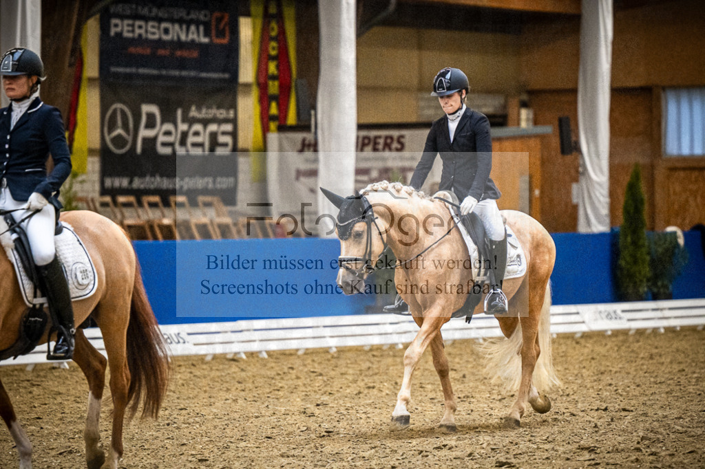DOS_1530 | Entdecke hochwertige Reitturnierfotos von Foto Oger. Professionell, emotional und authentisch – jetzt Lieblingsmomente im Shop bestellen.Deutschlandweite Turnierfotografie. - Realisiert mit Pictrs.com